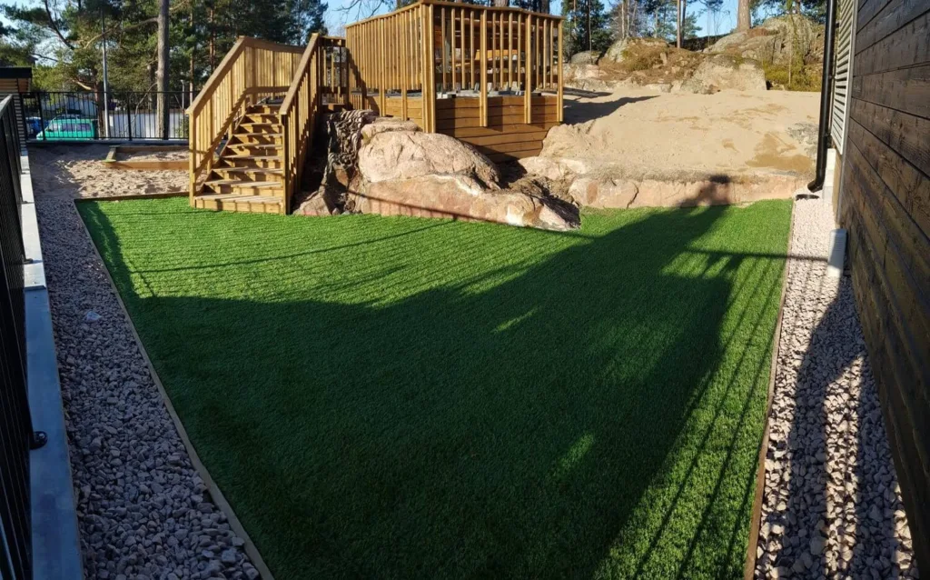 Tekonurmi piha ja portaikko