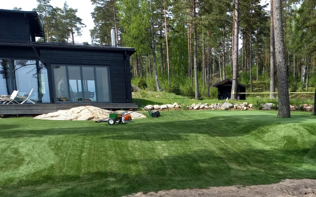 tekonurmipiha mökillä